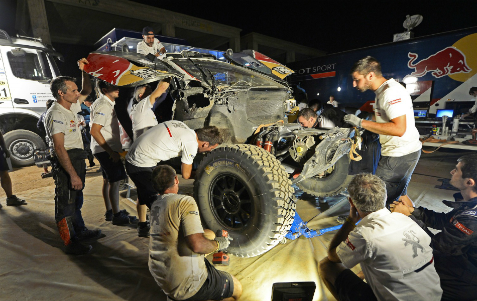 Montando el 2008 DKR16.