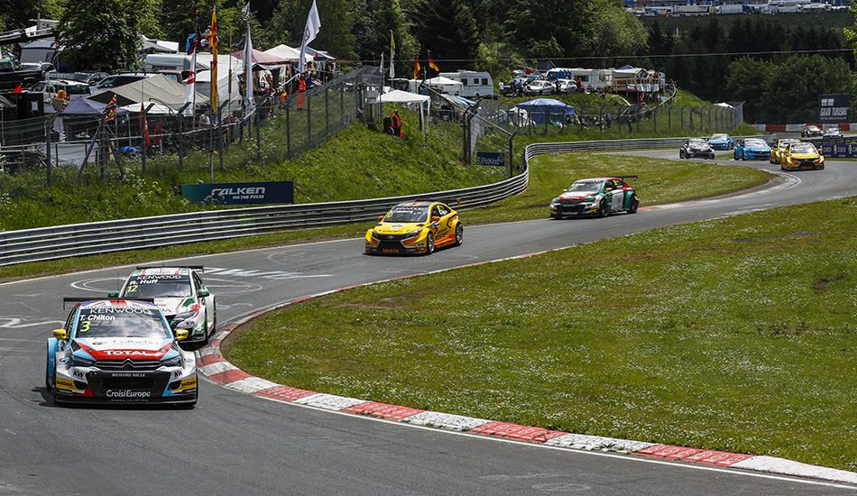 José María López gana una accidentada carrera inicial en Nürburgring