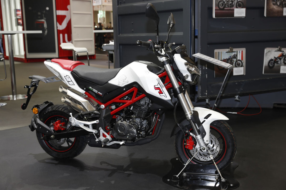 La pequeña Benelli TNT 125 Motor y Racing
