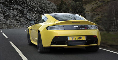 Trasera Aston Martin V12 Vantage S