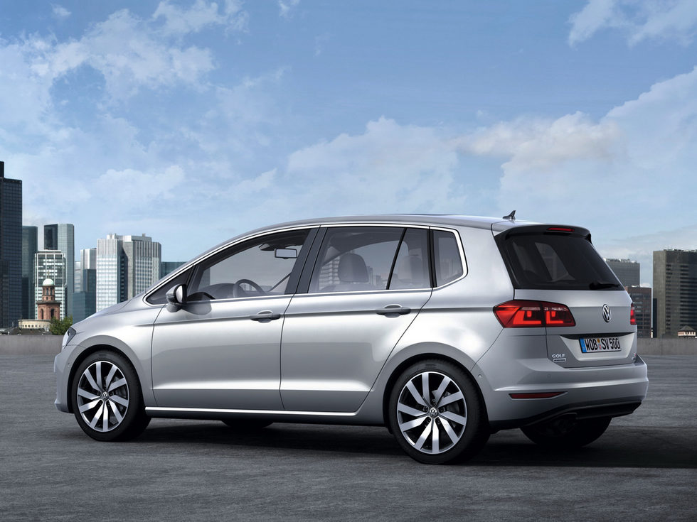 Volkswagen Golf Sportsvan detalle trasera en la ciudad