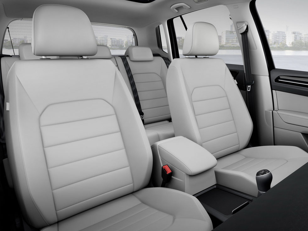 Volkswagen Golf Sportsvan detalle asientos delanteros
