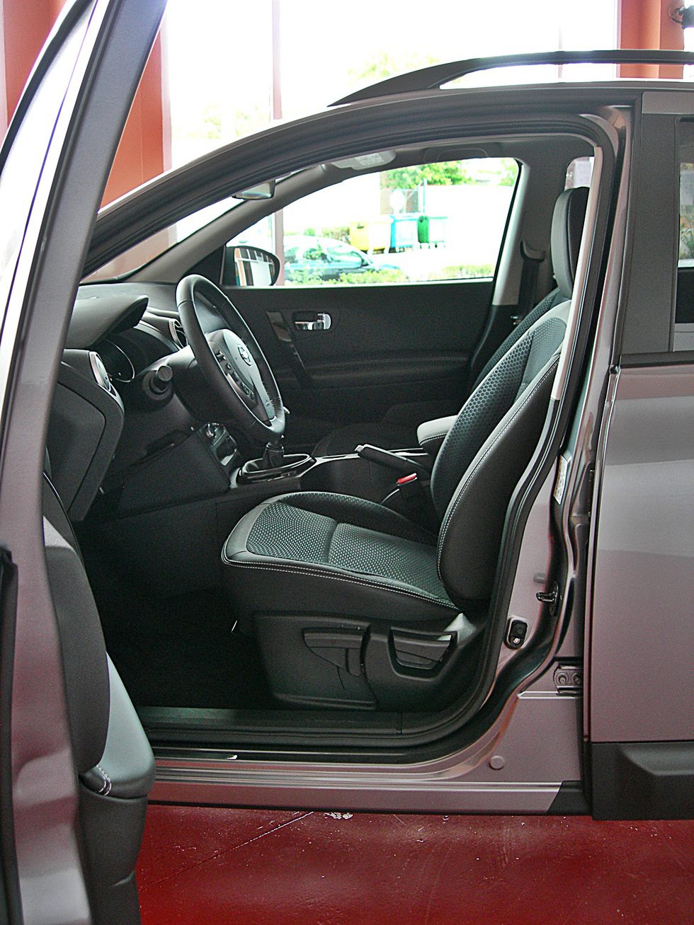 Nissan Qashqai detalle interior lado conductor