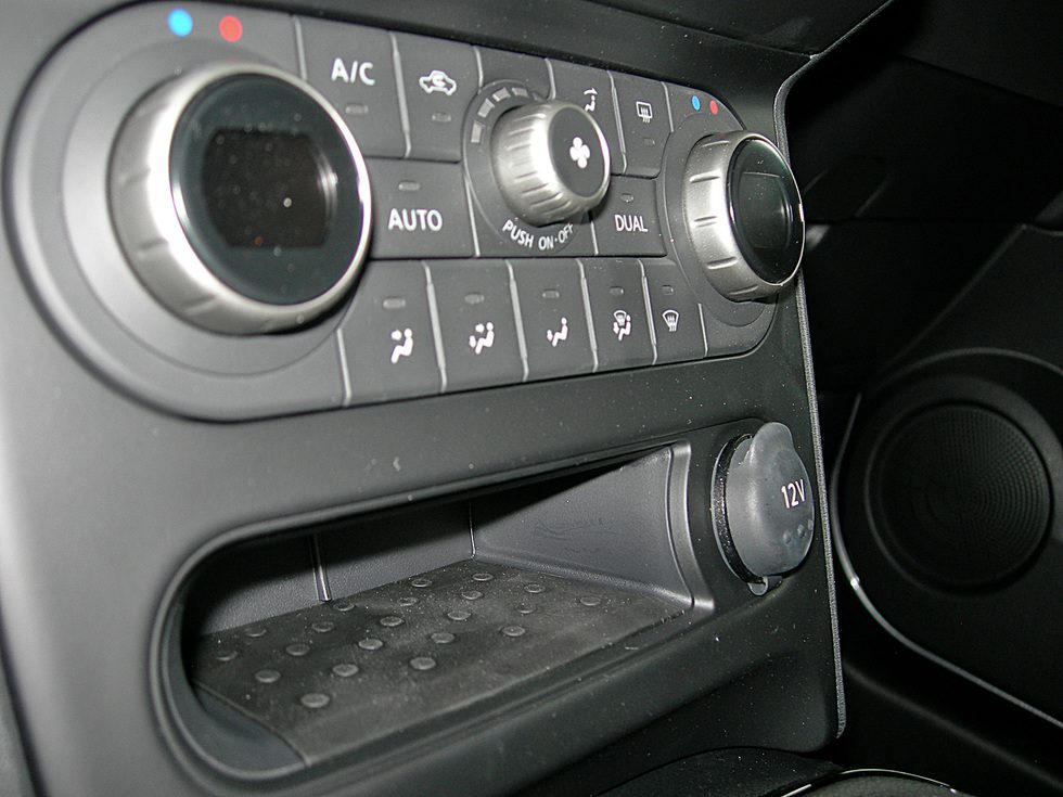 Nissan Qashqai detalle climatizador