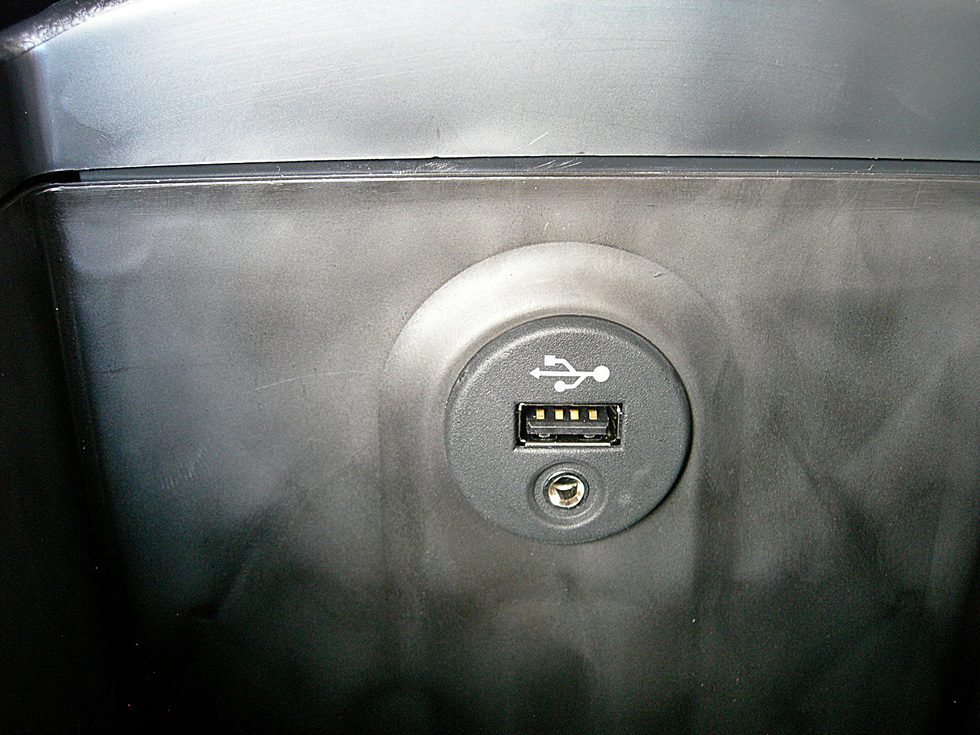 Nissan Qashqai detalle echufe USB y jack