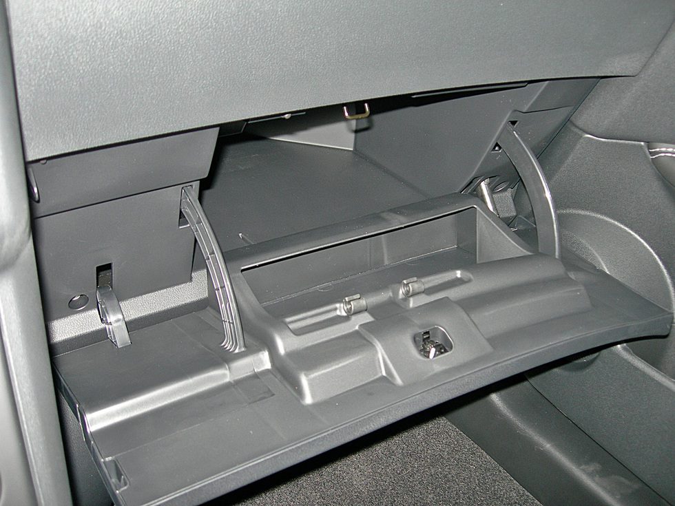 Nissan Qashqai detalle guantera del tablero de abordo