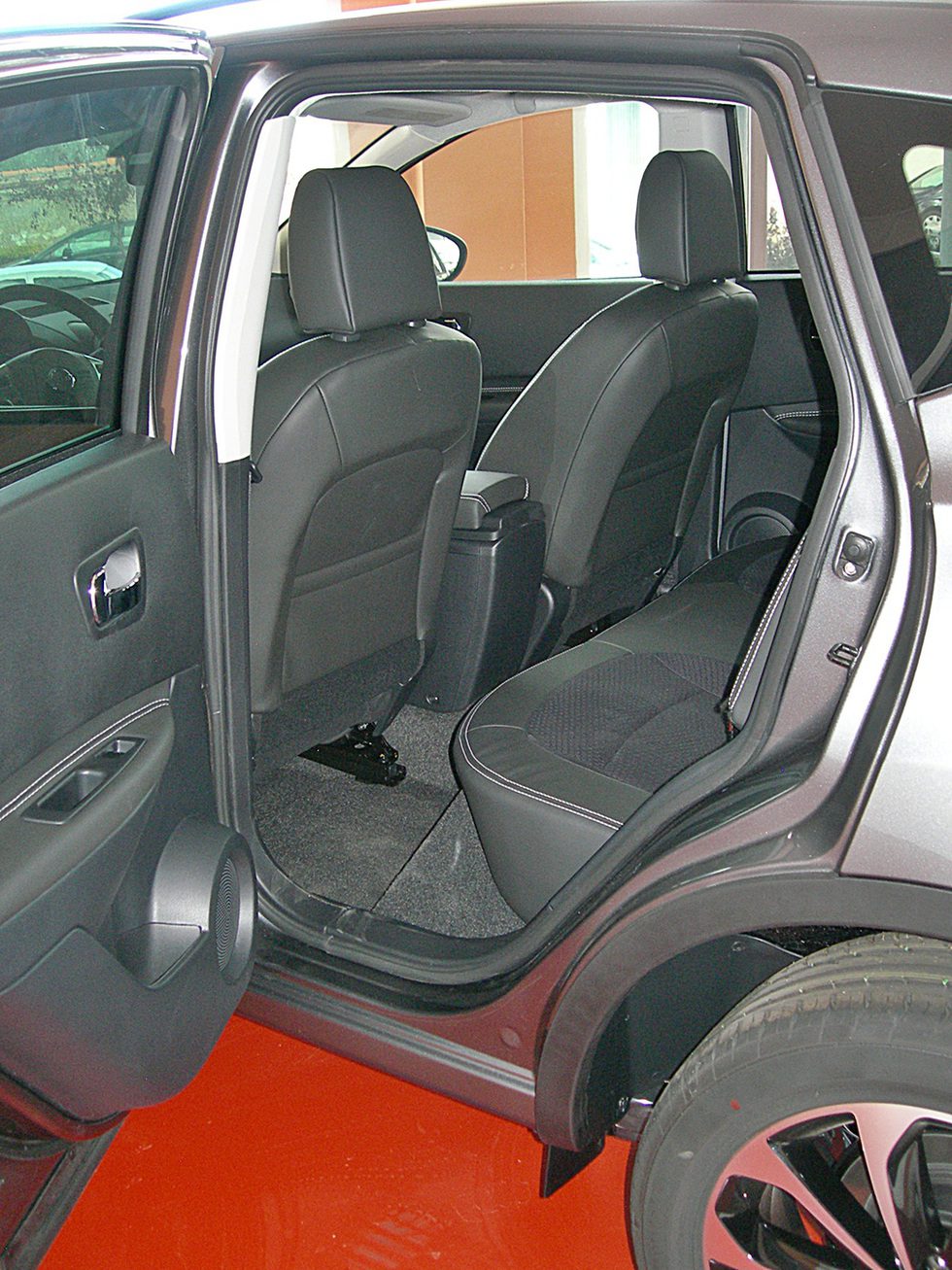 Nissan Qashqai detalle acceso a la parte trasera