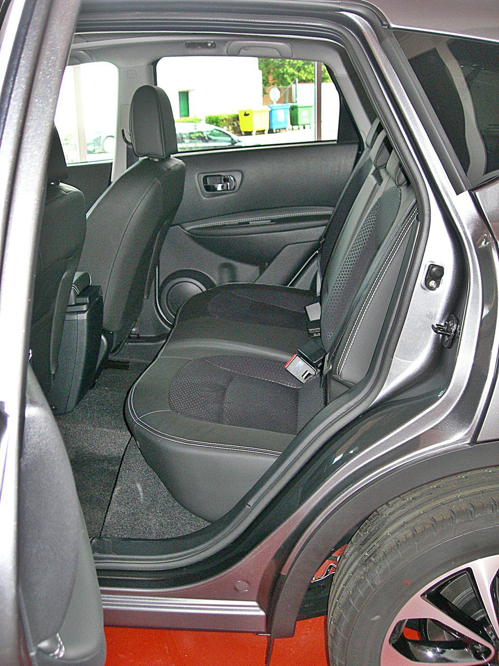 Nissan Qashqai detalle parte trasera sin apoyabrazos