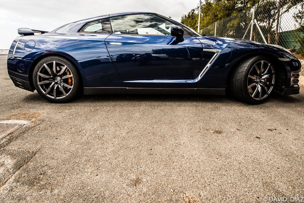 Dream Cars - Nissan GT-R right