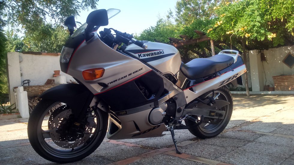 Kawasaki ZZR 600 1990 - side