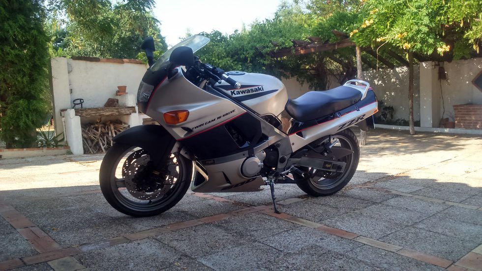 Kawasaki ZZR 600 1990 - lateral