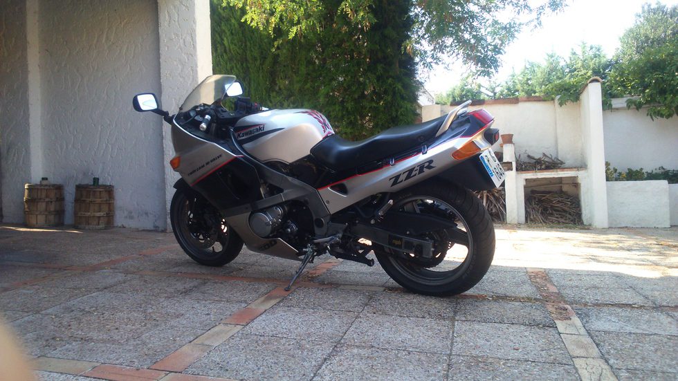 Kawasaki ZZR 600 1990 - side