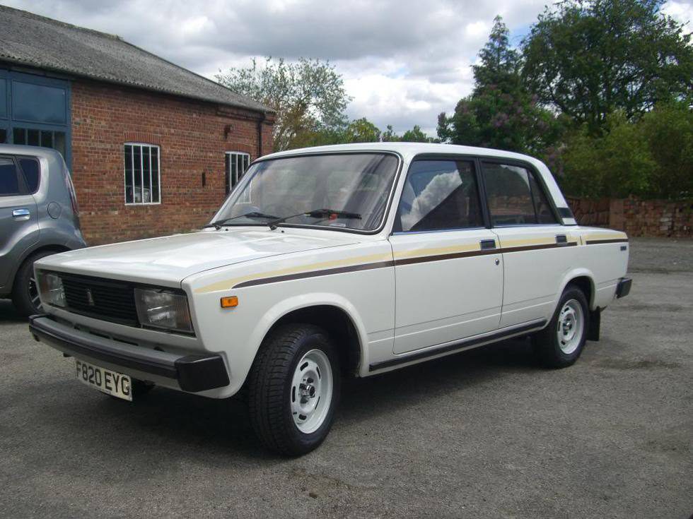 14 Halloween cars - Lada o cualquier auto soviético