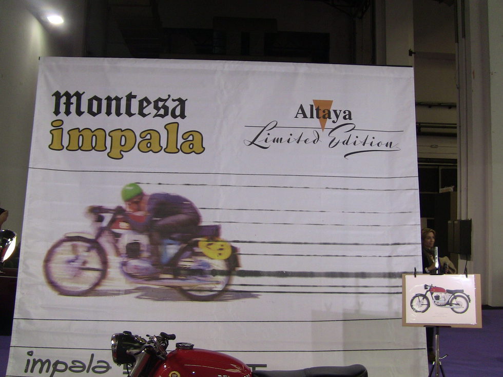 Cartel del stand Altaya en Autoretro Barcelona 2015 - Montesa Impala