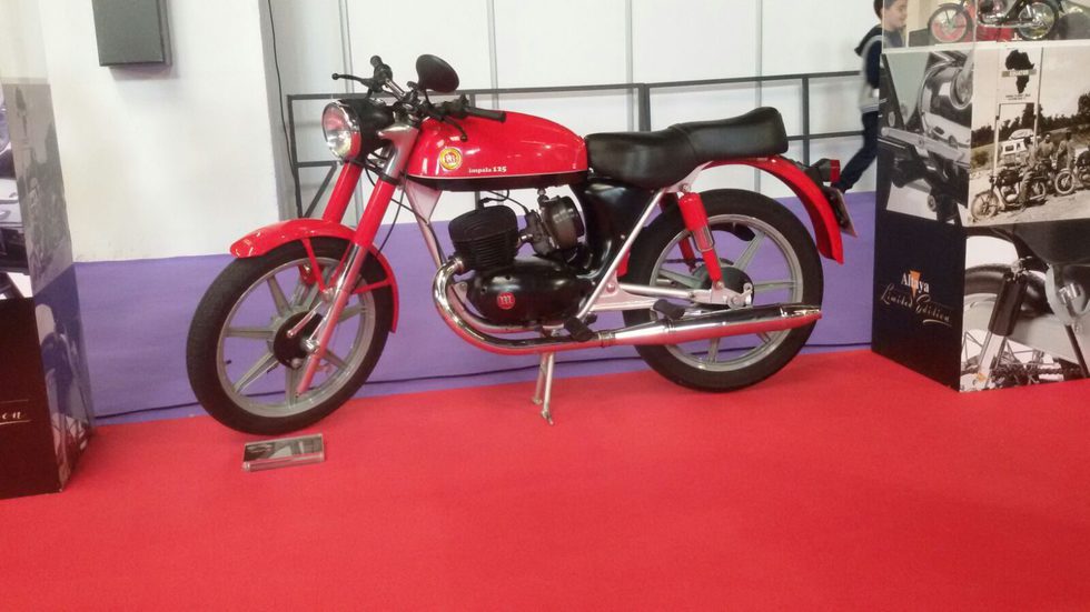 Stand Altaya en Autoretro Barcelona 2015 - Montesa Impala 125