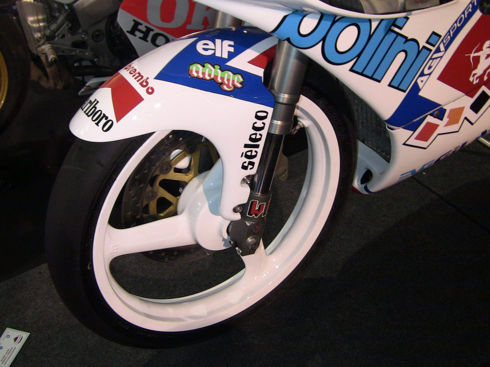 Amatumoto - moto Capirossi 125cc tren delantero