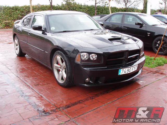 Dodge Charger SRT8 Hemi 6 - frente