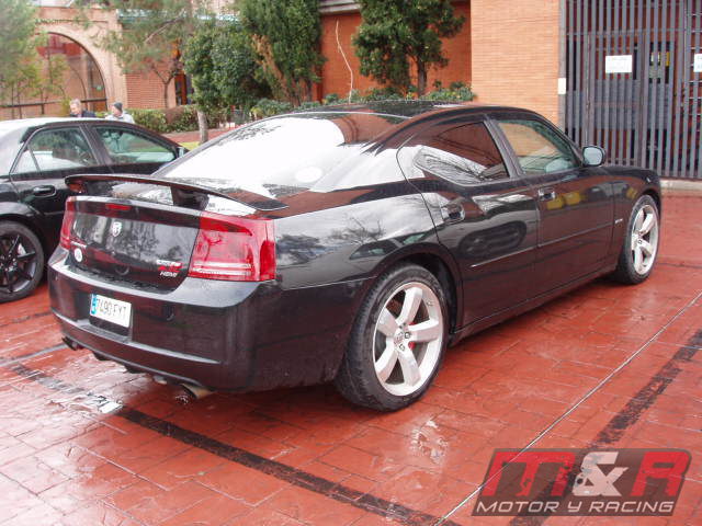 Dodge Charger SRT8 Hemi 6 - trasera