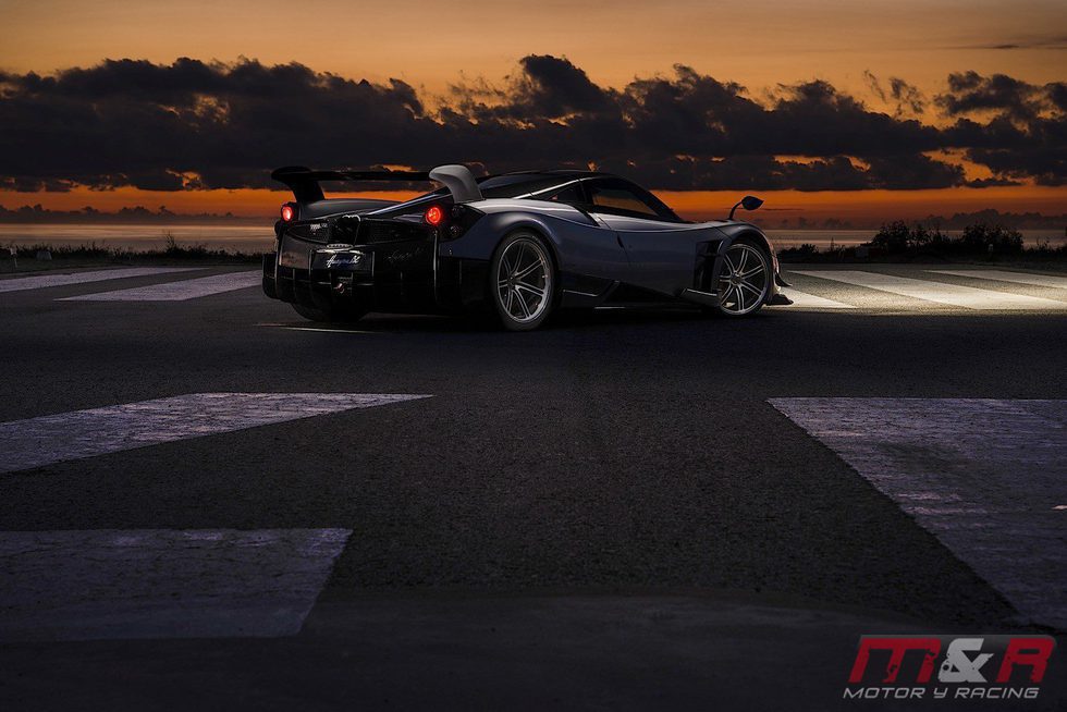 Pagani Huayra BC - atardecer