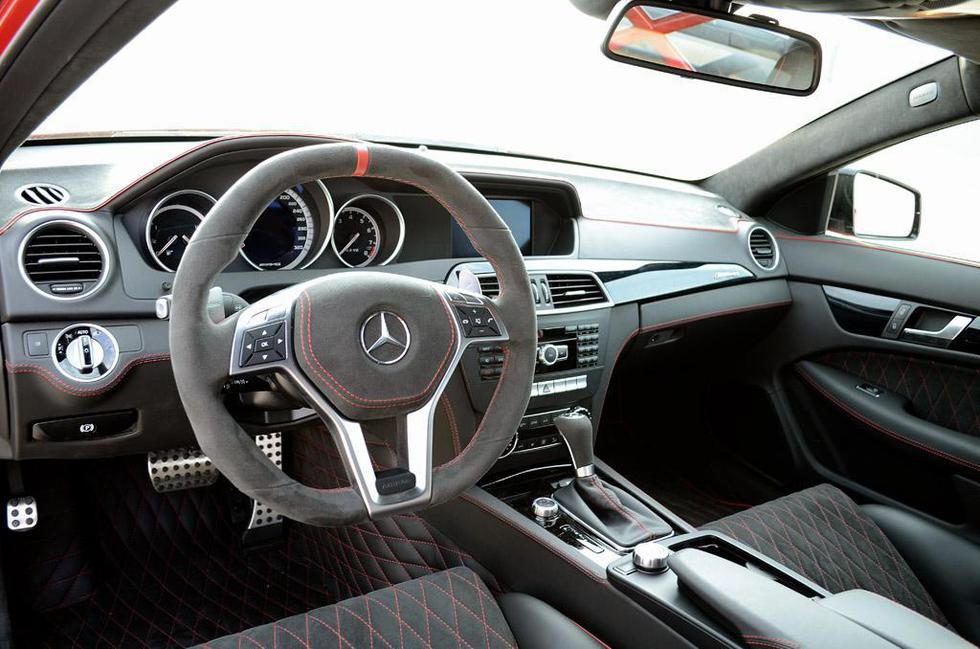 El interior del Mercedes C63 se radicaliza