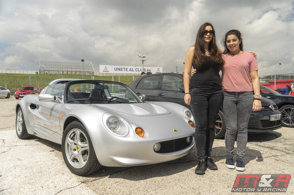 Pose con el Lotus