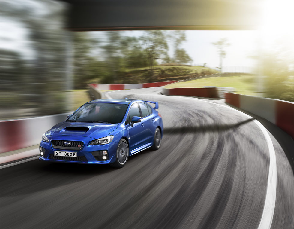Subaru WRX Sti Euro-spec - plano delantero en exterior