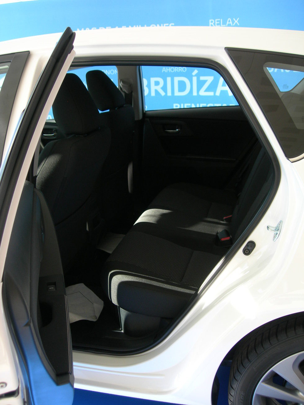 Toyota Auris Hybrid: Plazas traseras