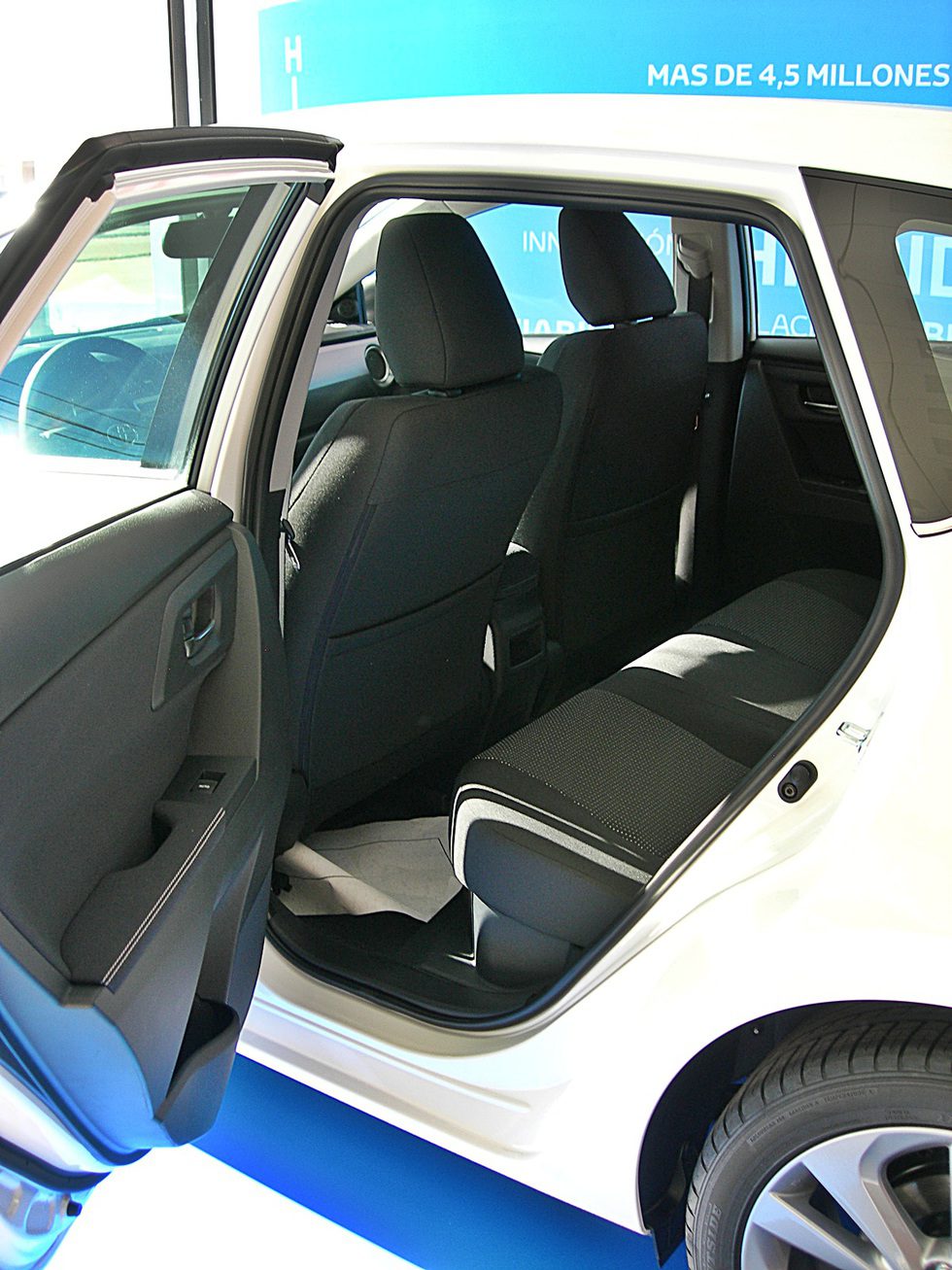 Toyota Auris Hybrid: Detalle acceso trasero
