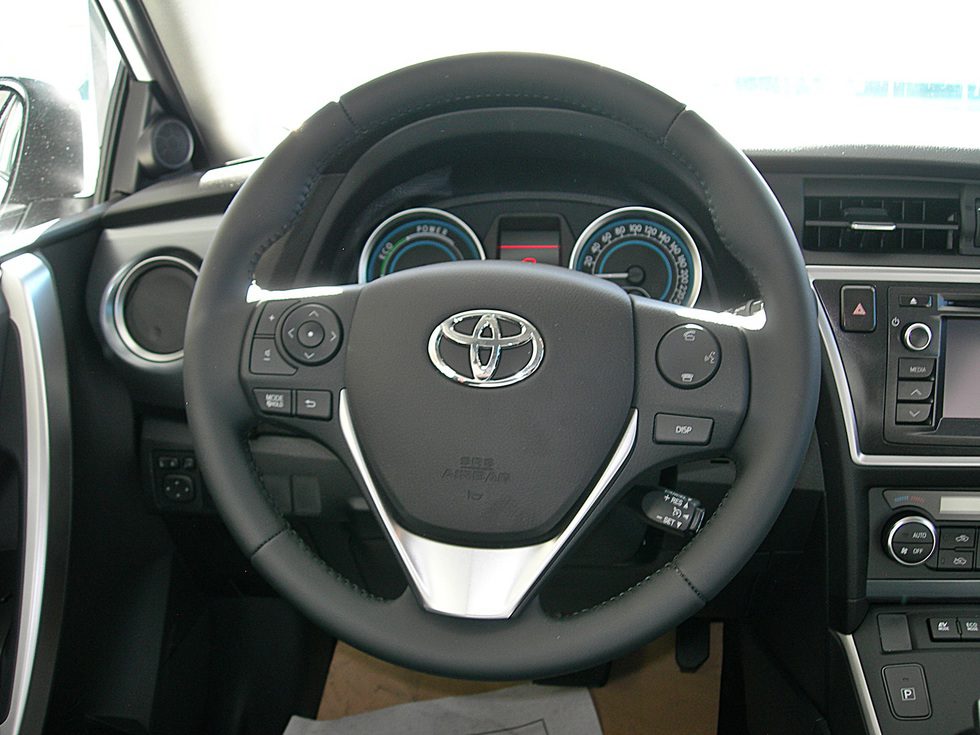 Toyota Auris Hybrid: Volante