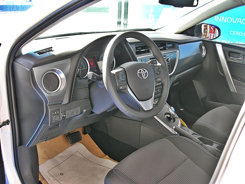 Toyota Auris Hybrid: Tablero de abordo desde lado conductor