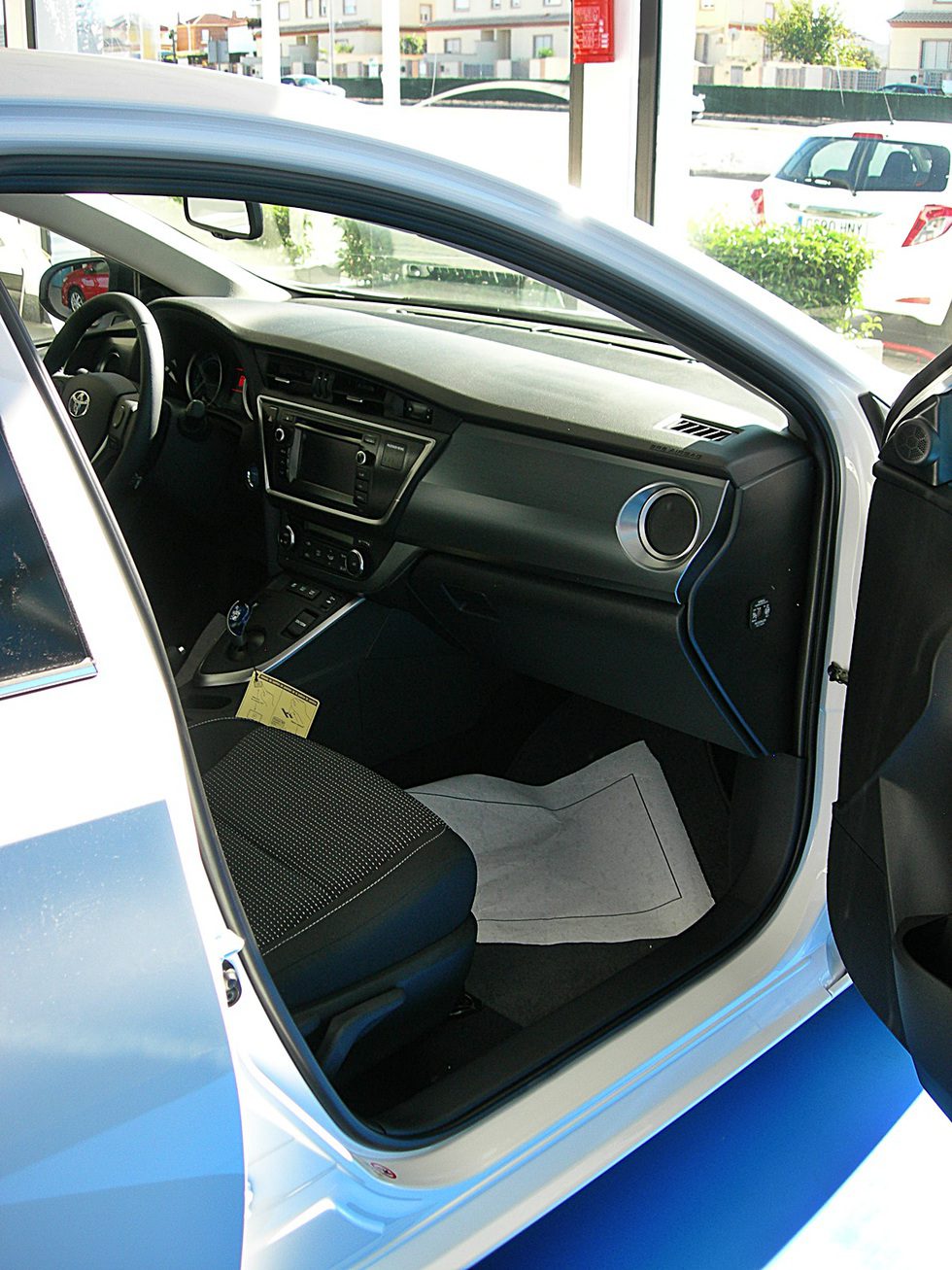 Toyota Auris Hybrid: Acceso lado pasajero