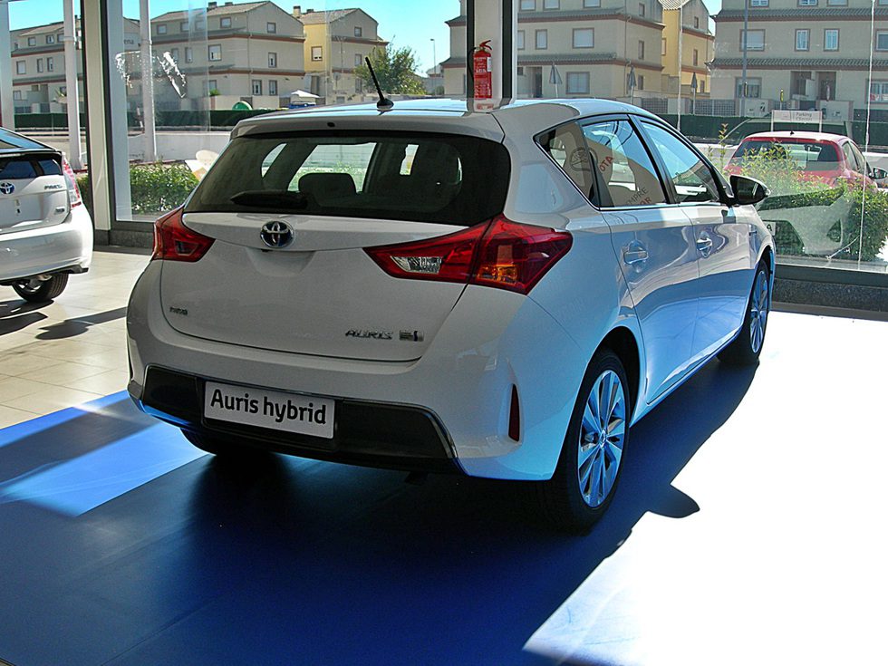 Toyota Auris Hybrid: 3/4 trasera derecha