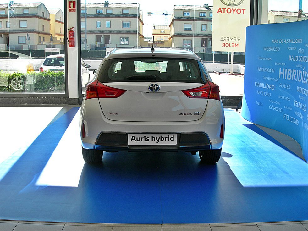 Toyota Auris Hybrid: Trasera