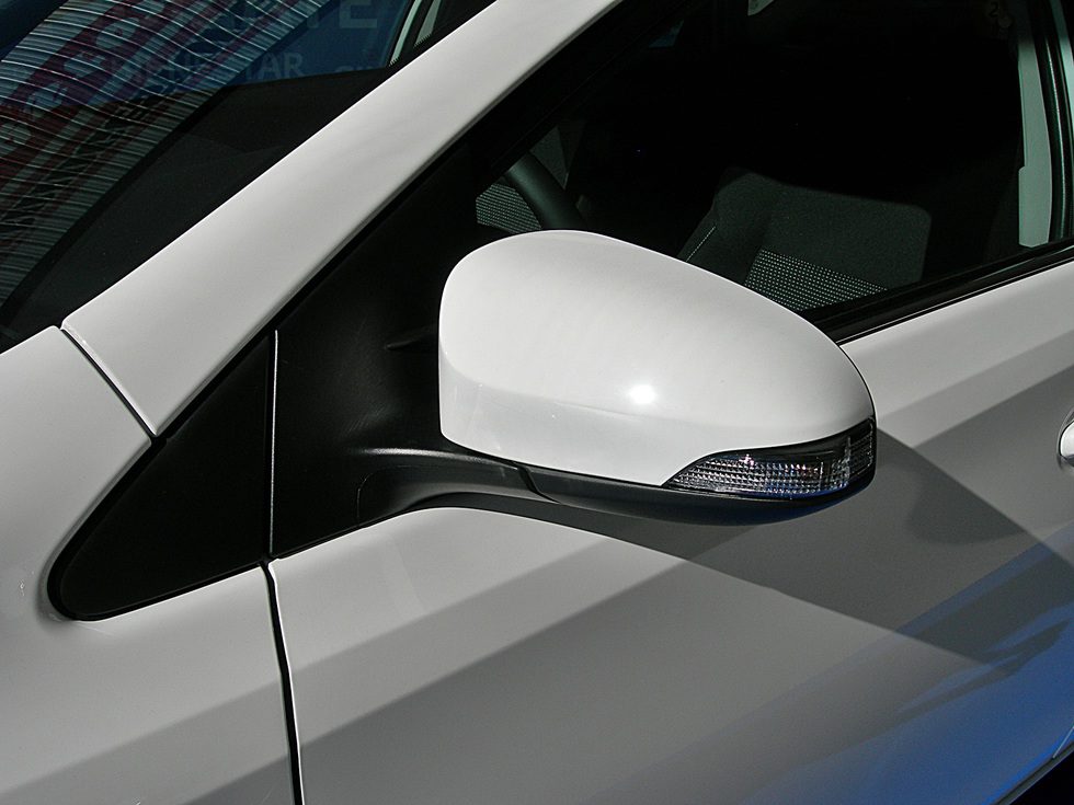 Toyota Auris Hybrid: Retrovisor