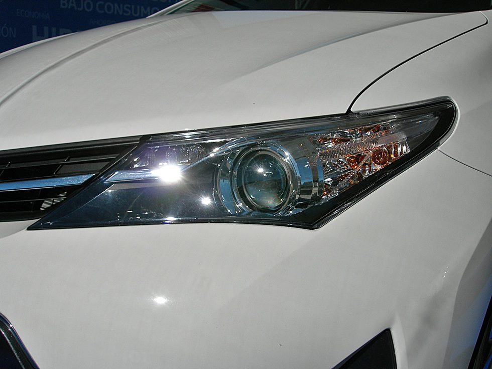 Toyota Auris Hybrid: Grupo óptico delantero