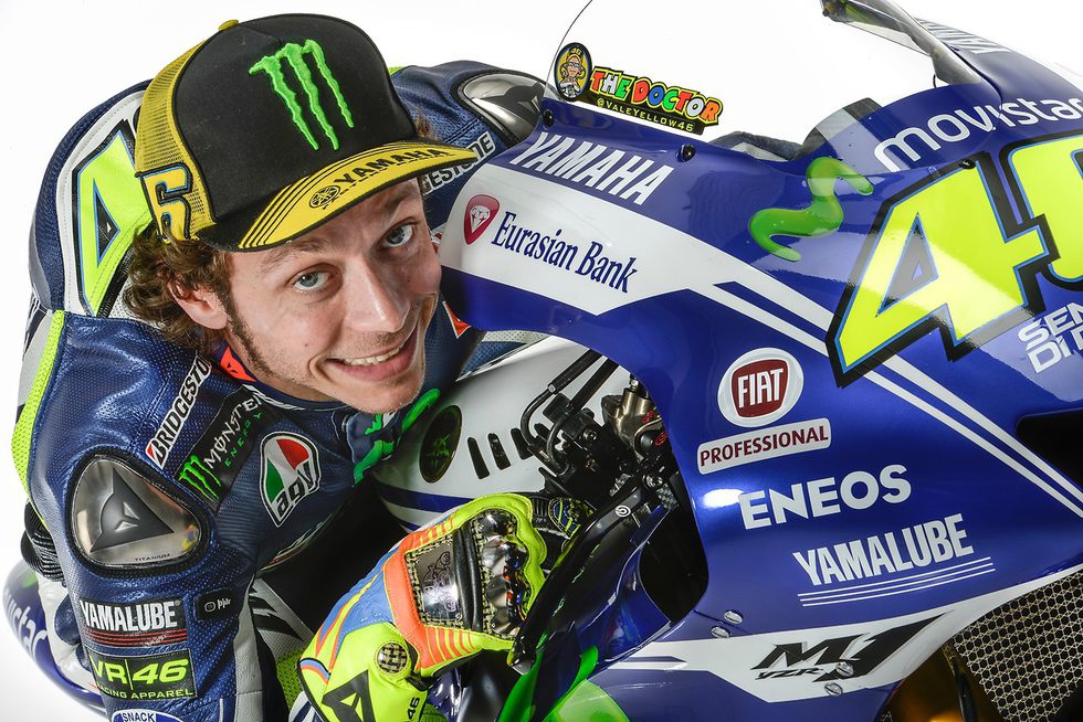 Valentino Rossi con una sonrisa sobre la M1