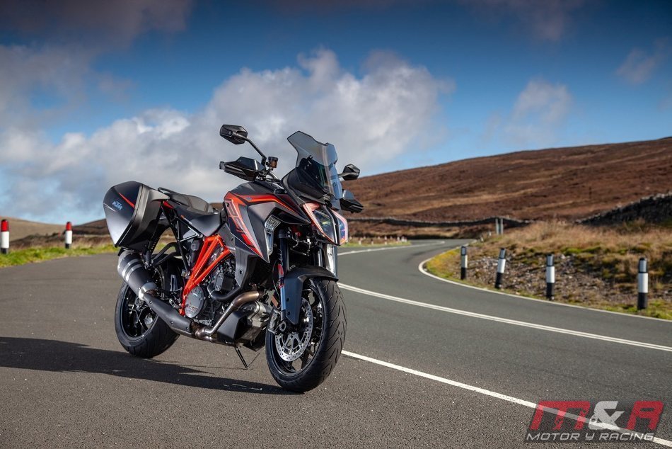 KTM 1290 Super Duke GT 2019