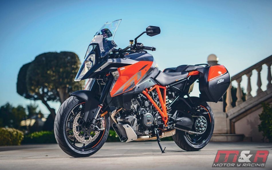KTM 1290 Super Duke GT 2019