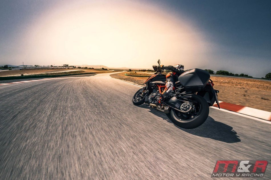 KTM 1290 Super Duke GT 2019