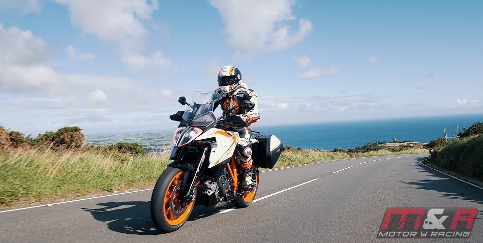 KTM 1290 Super Duke GT 2019