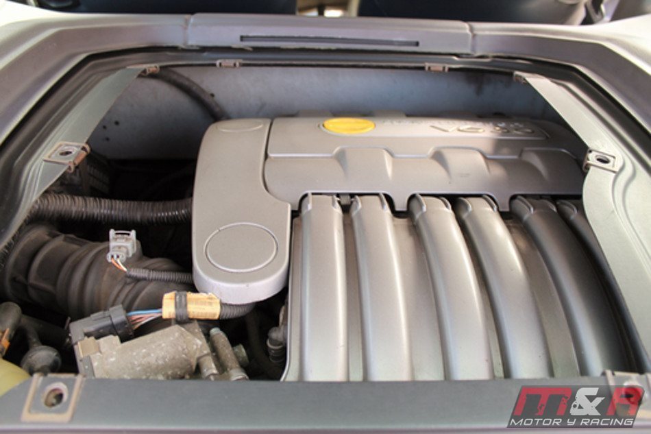 Renault Clio Mk2 con motor V6 y tracción trasera