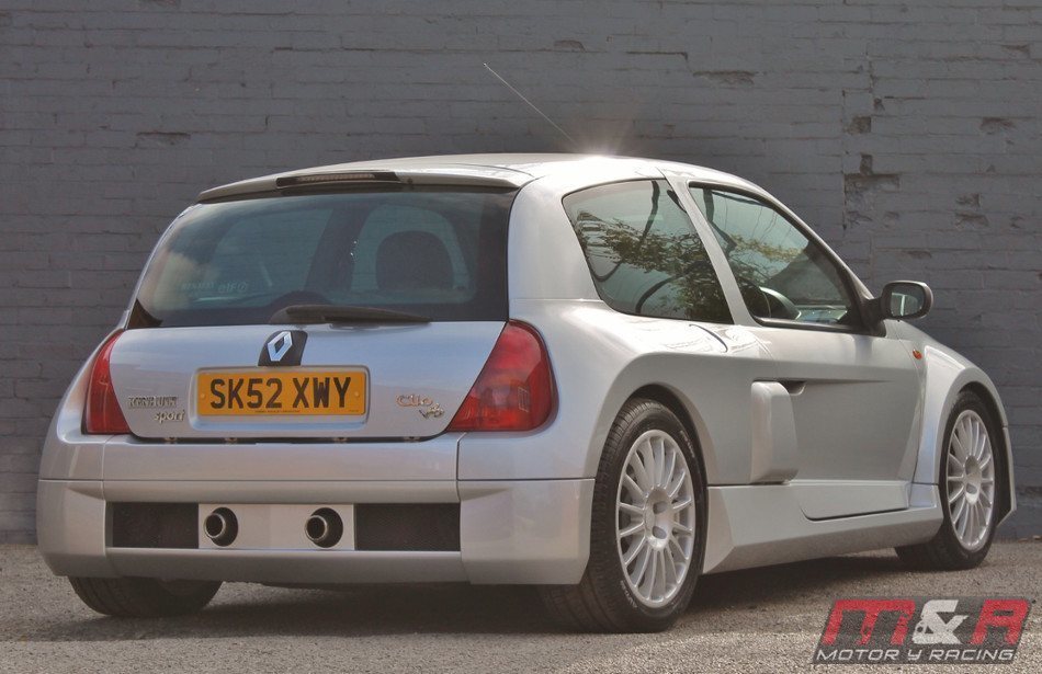 Renault Clio Mk2 con motor V6 y tracción trasera