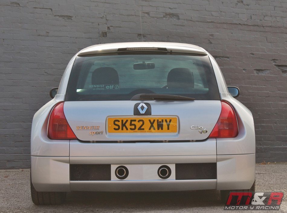 Renault Clio Mk2 con motor V6 y tracción trasera
