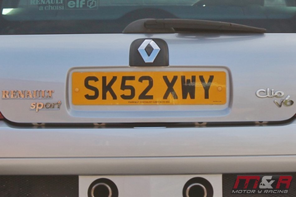 Renault Clio Mk2 con motor V6 y tracción trasera