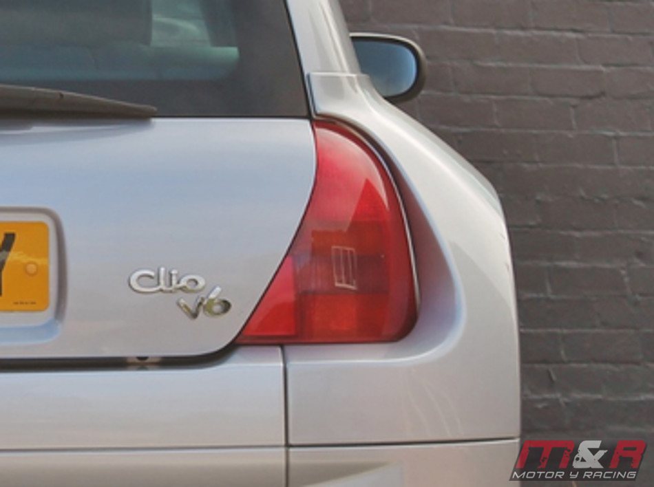 Renault Clio Mk2 con motor V6 y tracción trasera