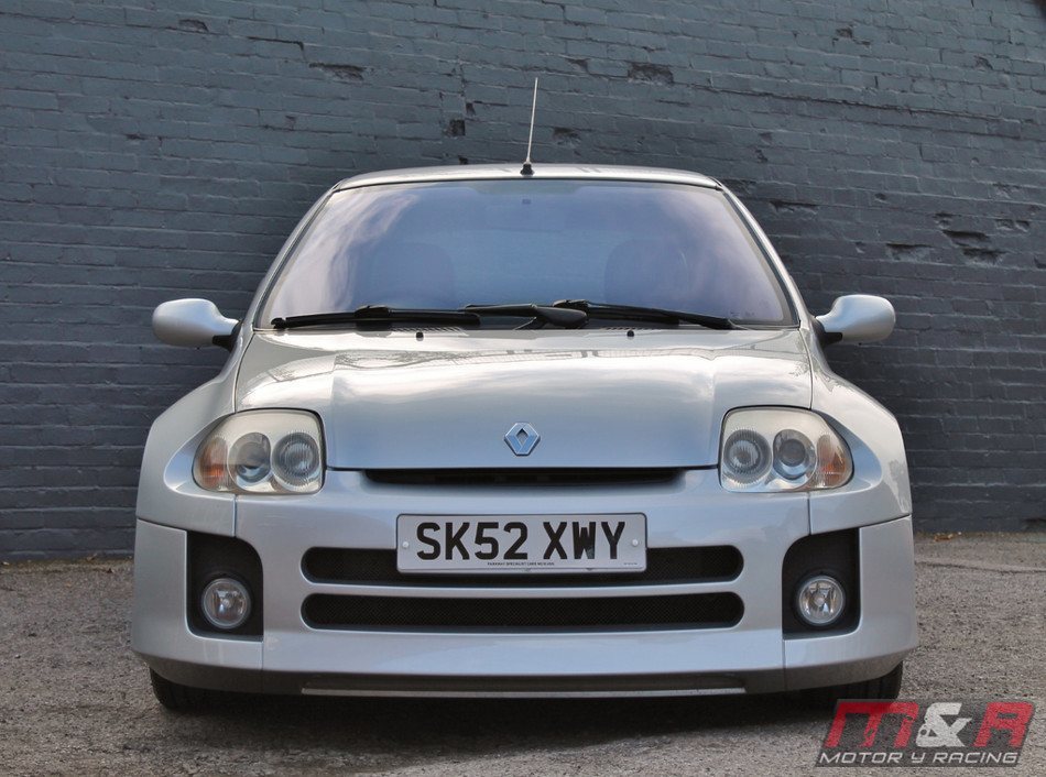 Renault Clio Mk2 con motor V6 y tracción trasera