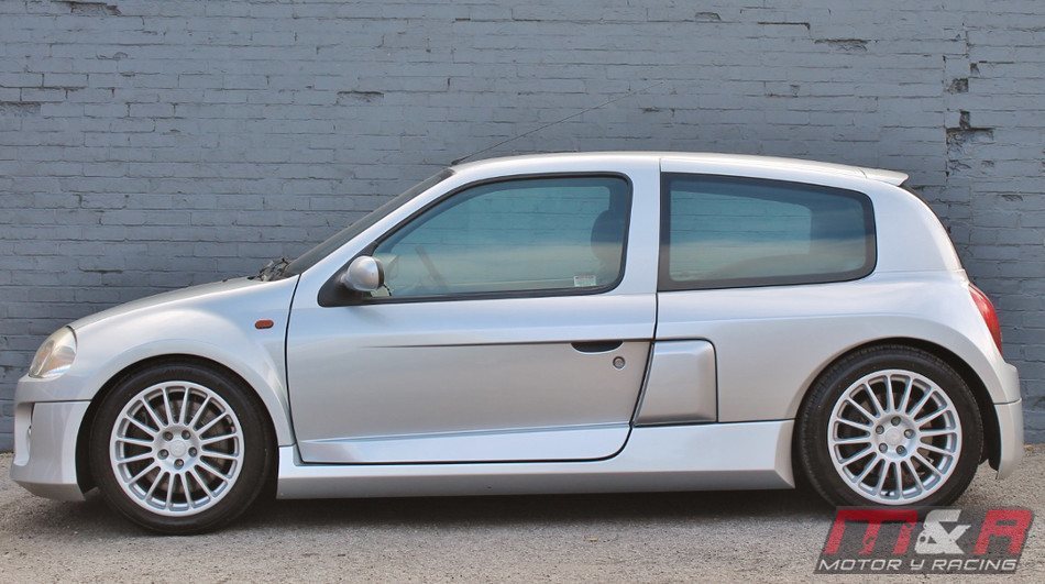 Renault Clio Mk2 con motor V6 y tracción trasera