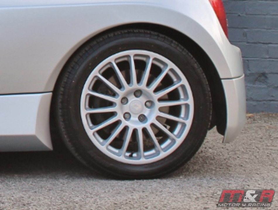 Renault Clio Mk2 con motor V6 y tracción trasera