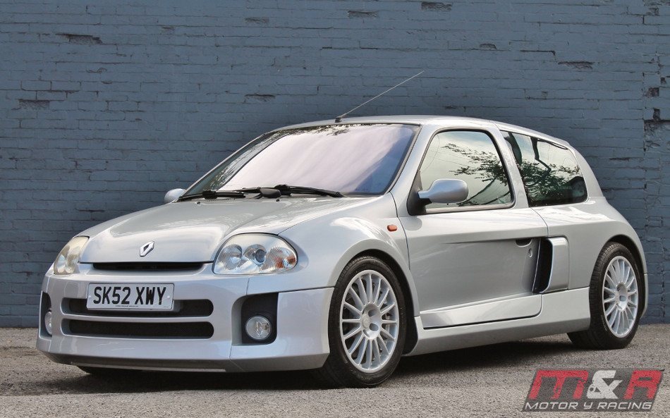 Renault Clio Mk2 con motor V6 y tracción trasera