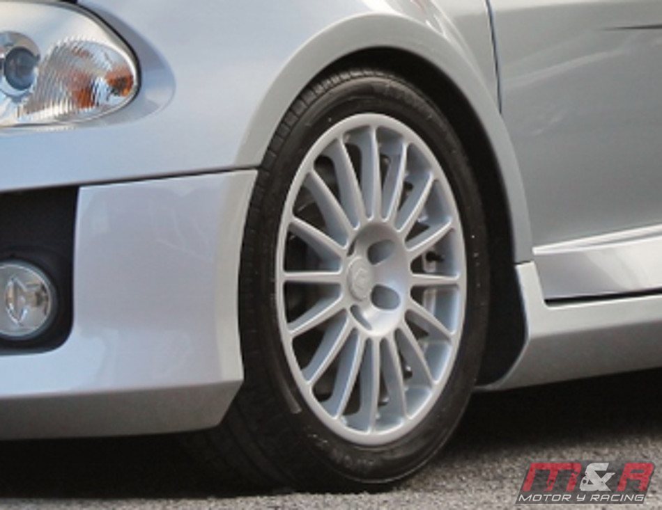 Renault Clio Mk2 con motor V6 y tracción trasera